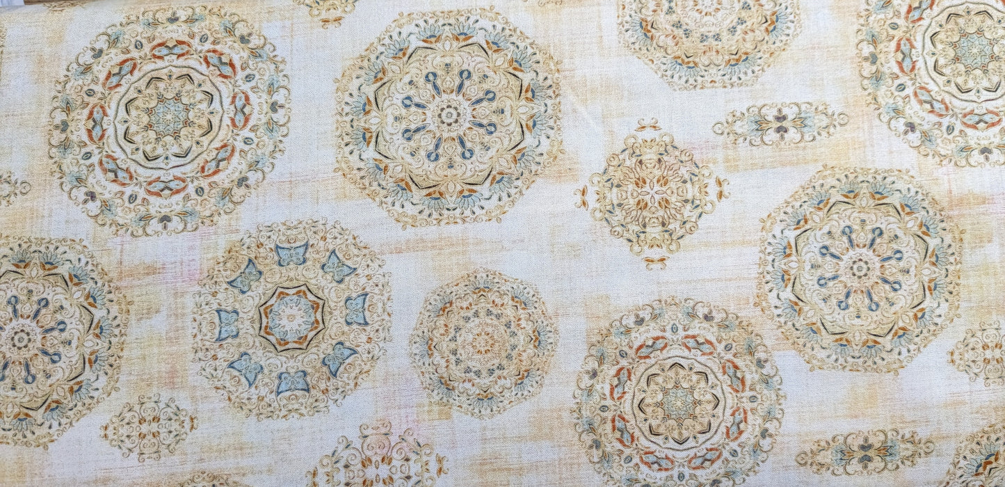 QT Fabrics-Grace & Charm medallion - Gold