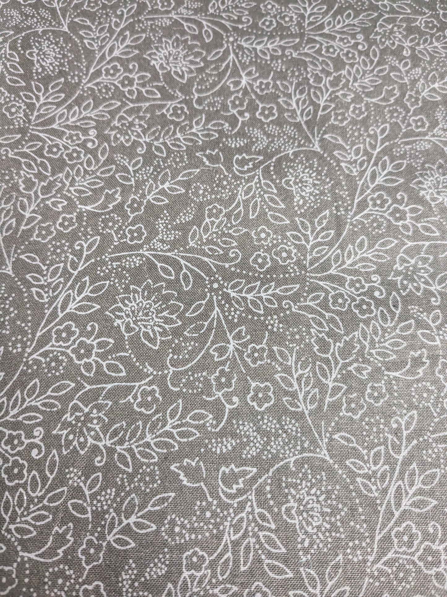 Maywood Studios - Solitaire 327 J - Black w/gray small flowers