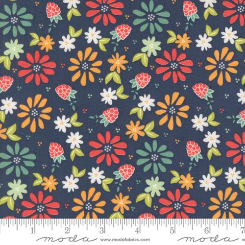 Moda - Raspberry Summer Blueberry flowers - by Sherri & Chelsi 37690 20