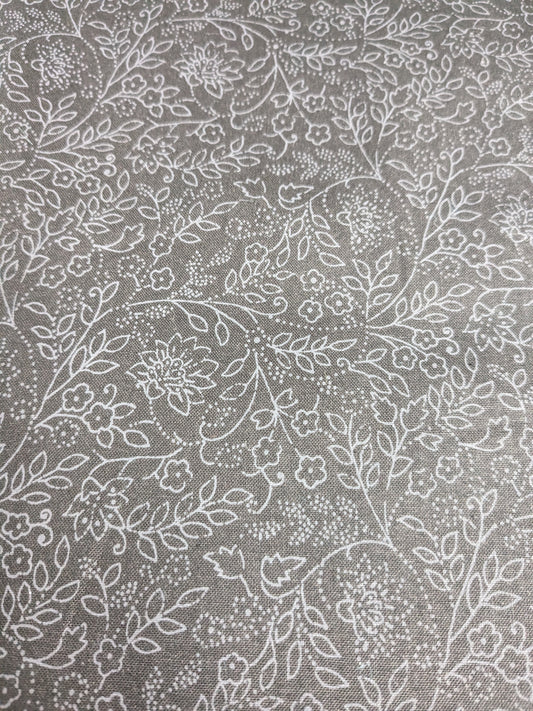 Maywood Studios - Solitaire 327 J - Black w/gray small flowers