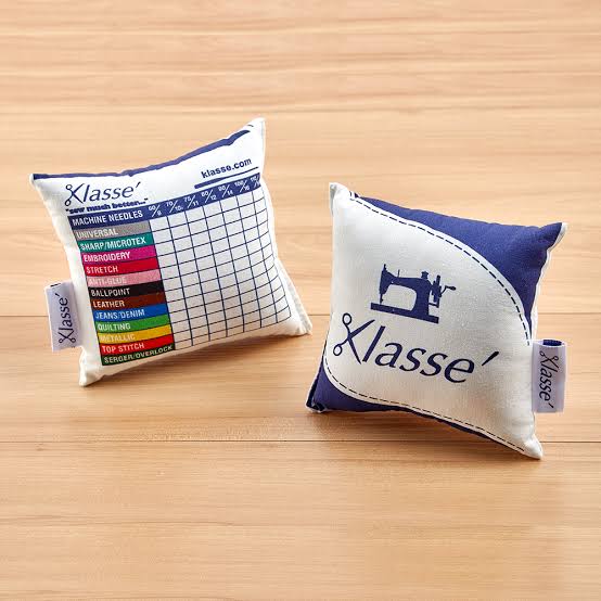 Klasse' Needle Holder Pin Cushion